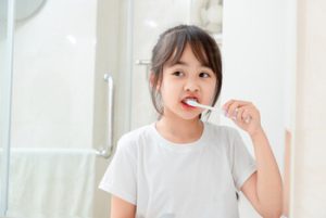 How Long After Fluoride Treatment Can I Eat brush